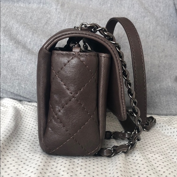 Authentic Chanel flap bag - Picture 3 of 8